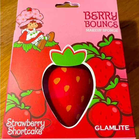 Glamlite Other - Glamlite Strawberry Shortcake Makeup Bounce Sponge Limited Edition 🍓🍰